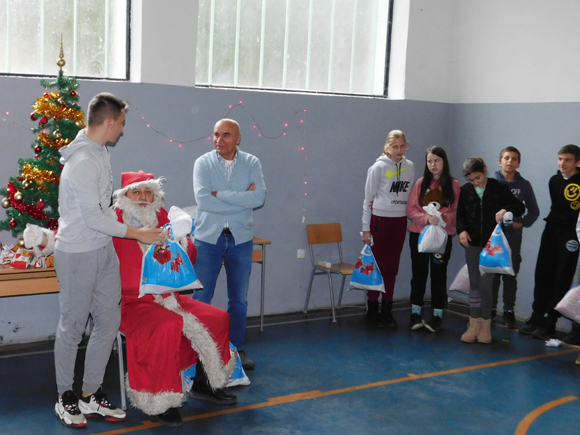 Уручивање поклона